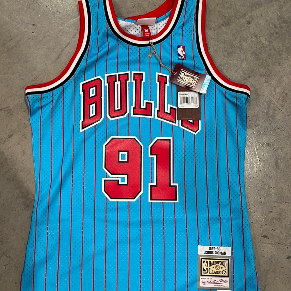 Medium Bulls Jersey